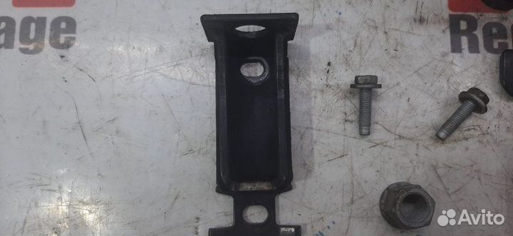 Крюк буксировочный передний левый Jeep Grand