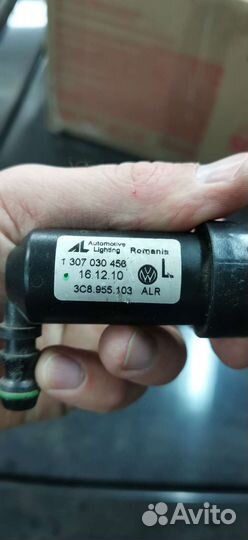 Форсунка омывателя фар Volkswagen Passat