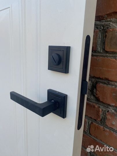 Дверь деревянная с коробкой