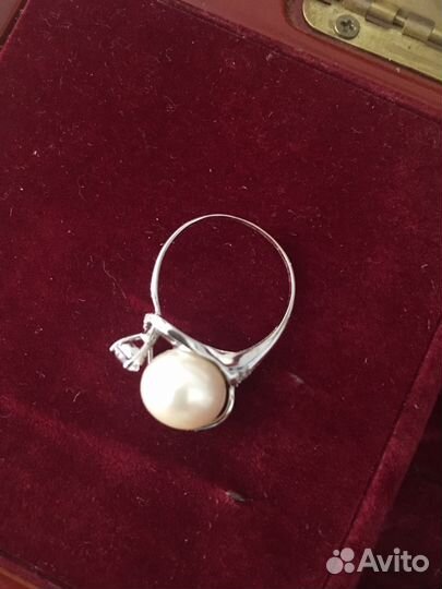Кольцо из белого золота