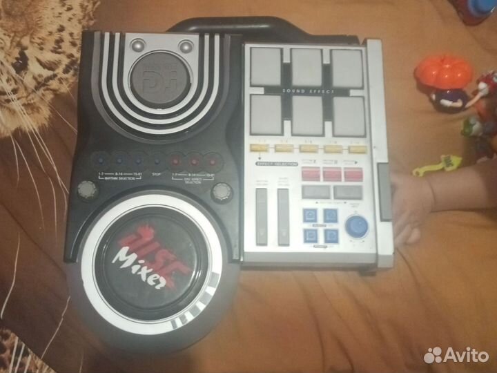 Диджейский пульт