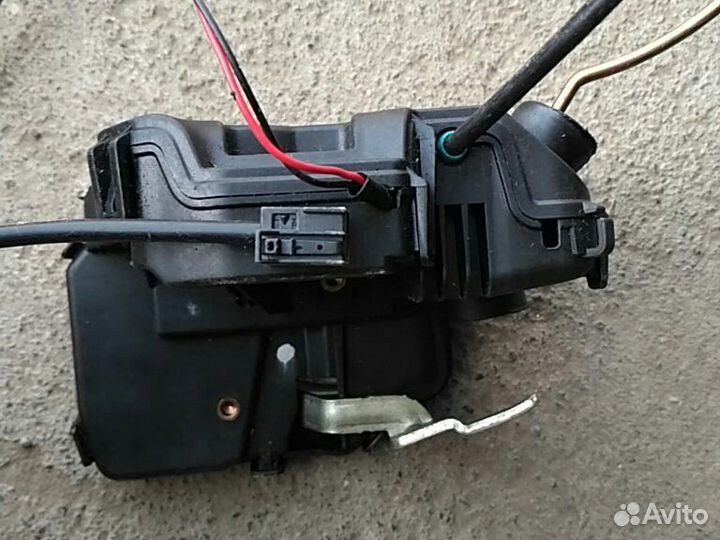 Замок передней левой двери Mercedes W203