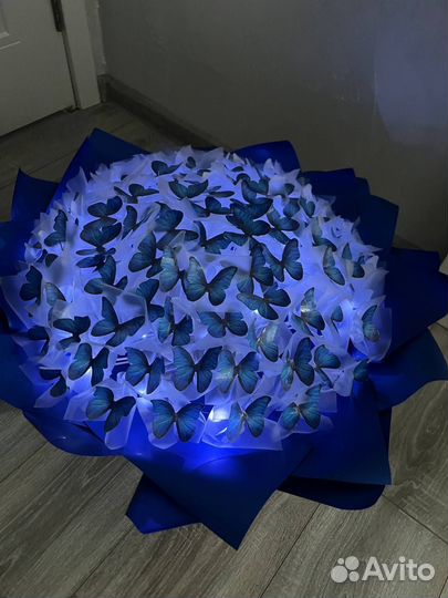 Светящейся букет с бабочками