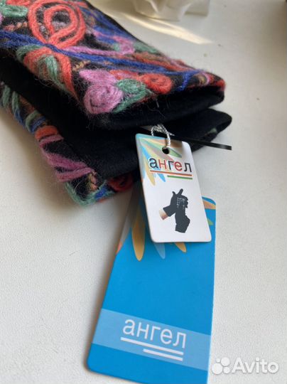 Женские перчатки с вышивкой новые