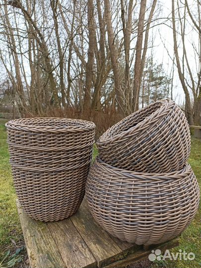 Кашпо из искусственного ротанга