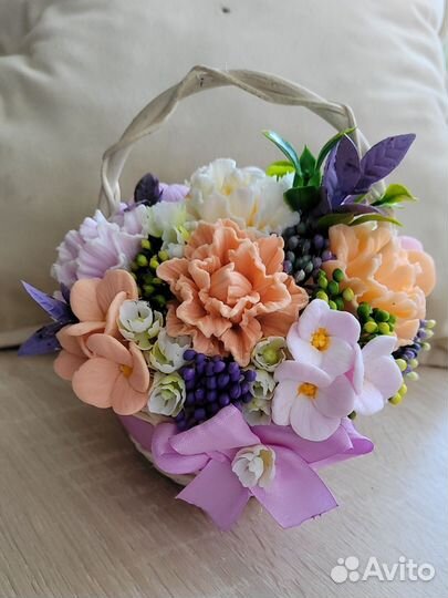 Букет цветов в корзине