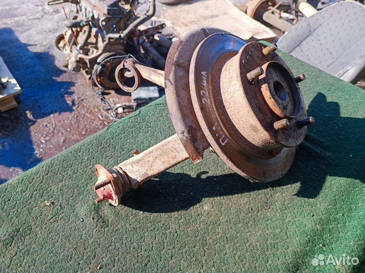 Поворотный кулак левый Нива 21213 22 шлица