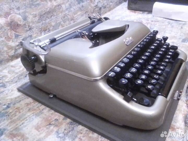 Печатная пишущая машинка