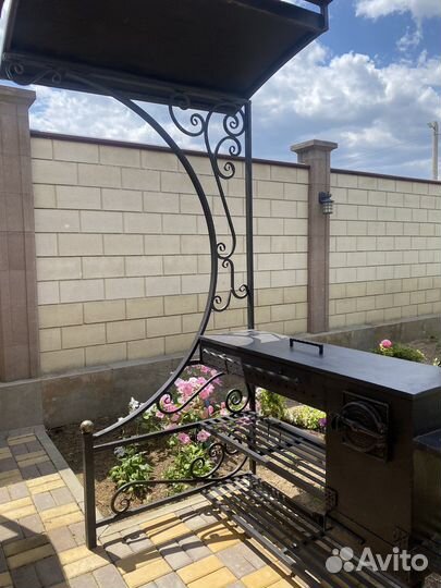 Кованый мангал с крышей