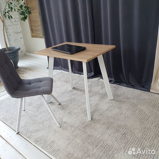 Письменный стол Ник Дуб 80*60 см. Белые ножки