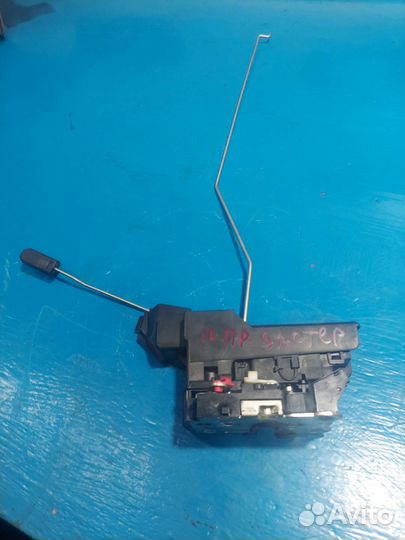 Замок двери передний правый Renault Duster