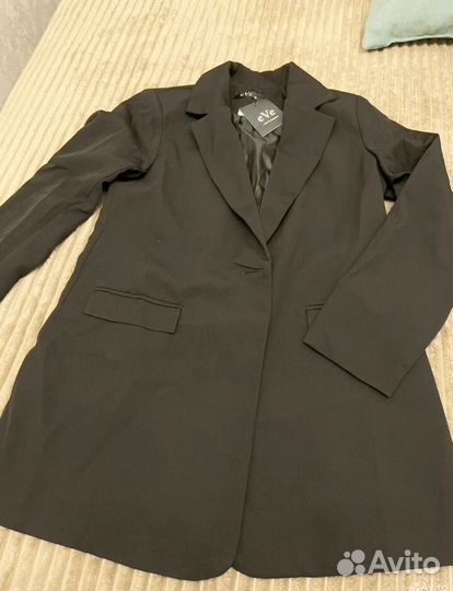 Костюм женский и пиджаком и юбкой. Новый