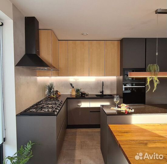 Кухня до потолка