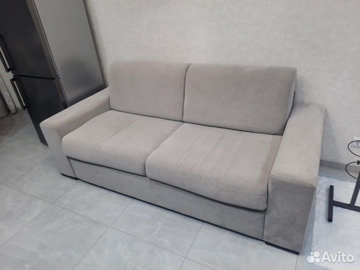 Прямой диван б/у
