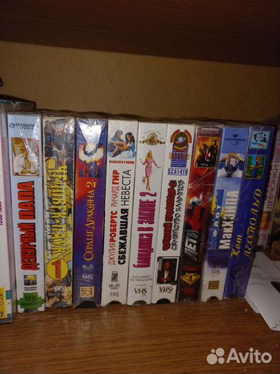 Видеокассеты с фильмами и мультфильмами