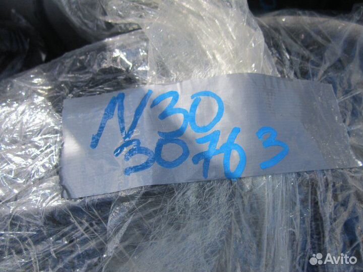 Уплотнитель дверного проёма Nissan R'nessa N30