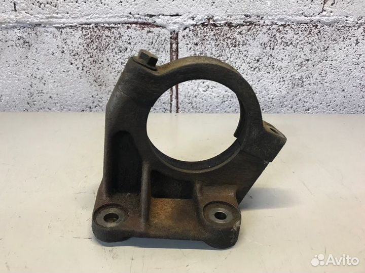 Кронштейн привода Volvo S80 седан 2.5 2004