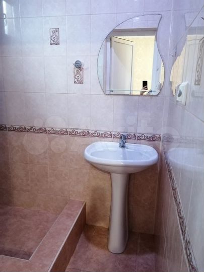 Комната 30 м² в 6-к., 3/3 эт.