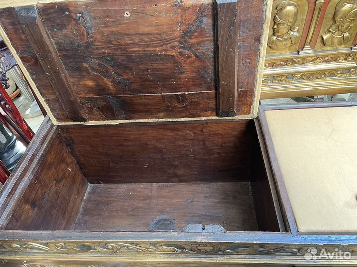 Большой деревянный комод-сундук, 19 в