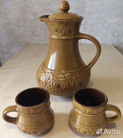 Кувшин керамический с двумя кружками