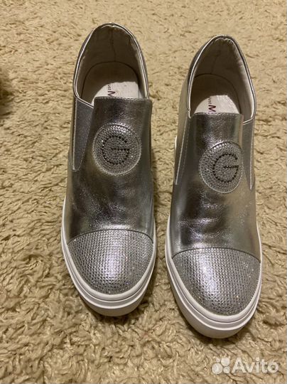 Ботинки на скале