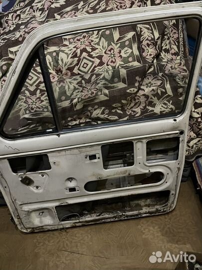 Продам переднюю правую дверь на ниву