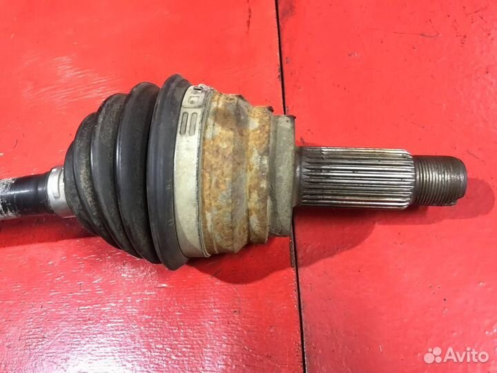 Полуось передняя левая BMW X5 Е70