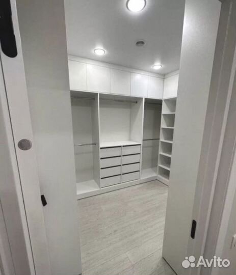 Шкаф на заказ минимализм