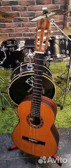 Классическая гитара + тюнер