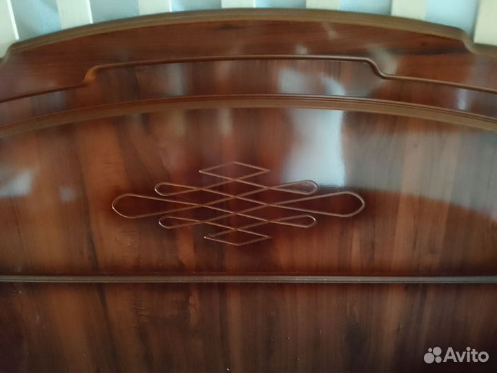 Кровать двуспальная с матрасом