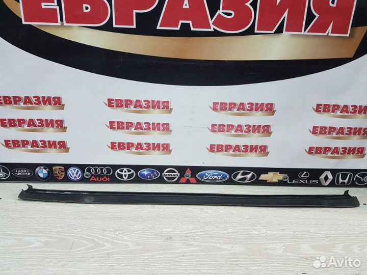 Уплотнительная резинка капота Bmw 5-Series F10