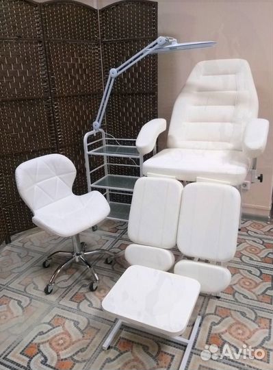 Косметологическое кресло. Педикюрное кресло