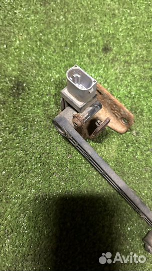 Датчик высоты подвески задний Range Rover L322