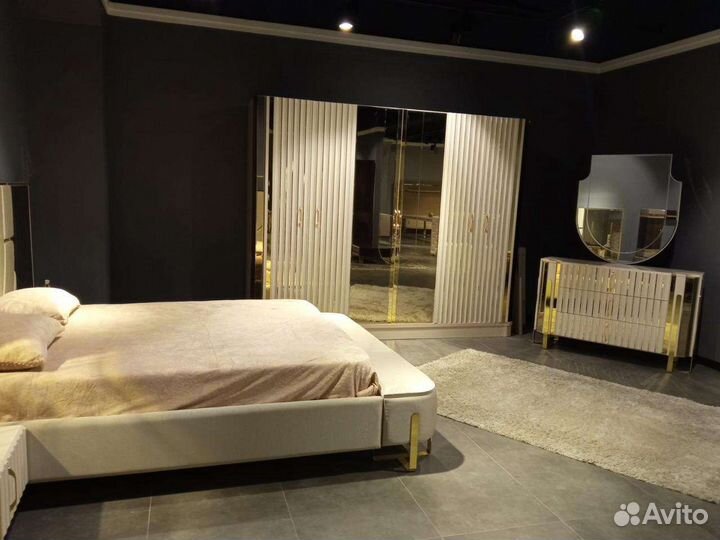 Спальный гарнитур