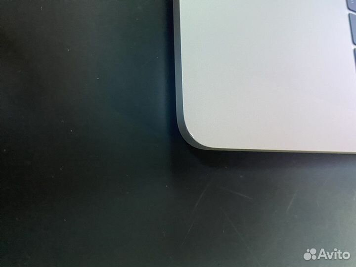 Apple MacBook Pro 13 2016 touch bar