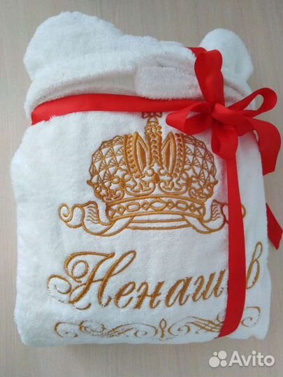 Махровый халат с вышивкой