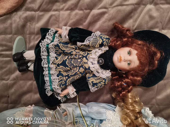Кукла фарфоровая