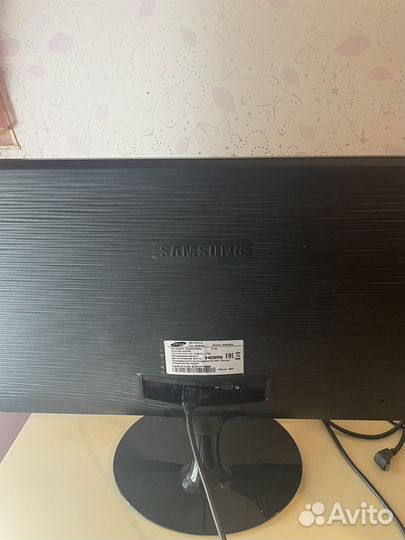 Монитор Samsung S24D300H