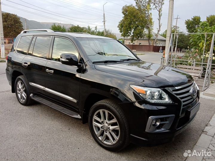 Lexus LX, 2013