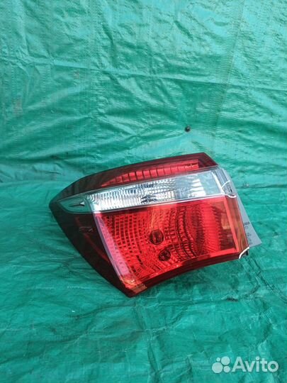 Фонарь задний наружный левый Toyota Corolla 2014 г
