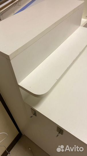 Маникюрный стол