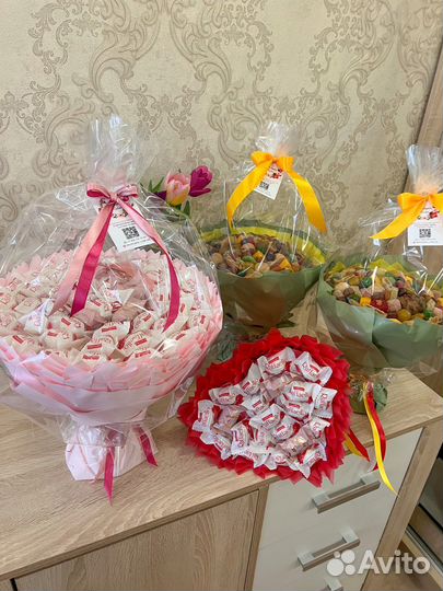 Съедобный женский букет из конфет