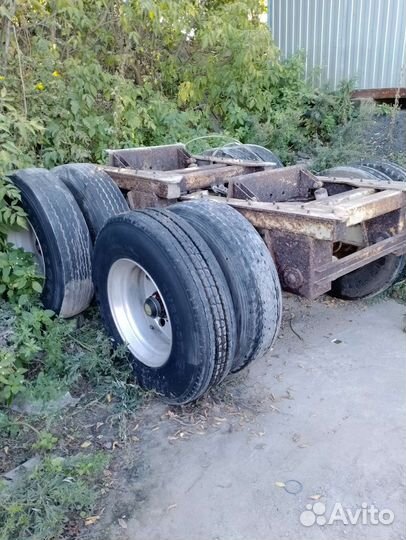 Полуприцеп в сборе с колесами