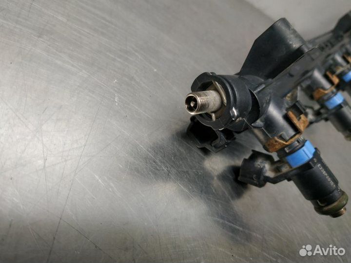 Топливная рампа с форсунками Volkswagen Polo 602