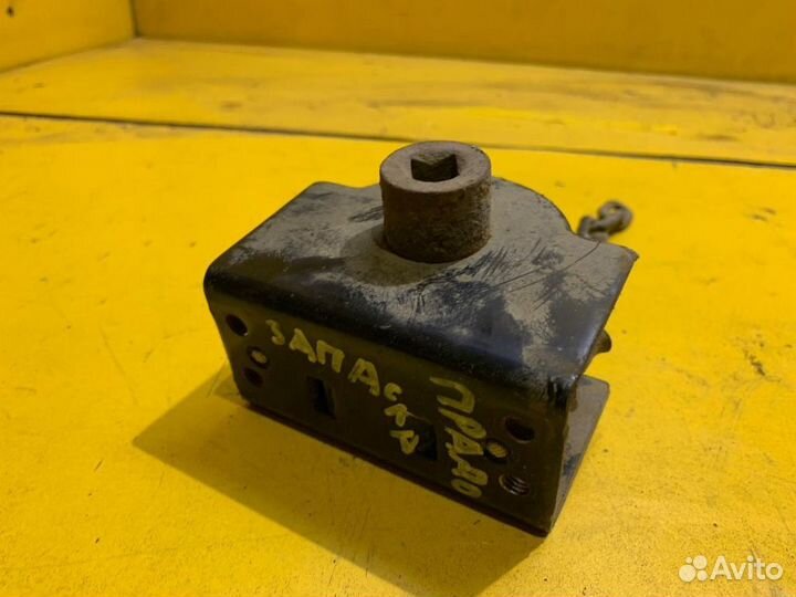 Кронштейн запасного колеса Toyota Land Cruiser Pra