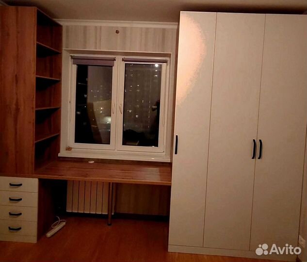 Рабочая зона в углу у окна