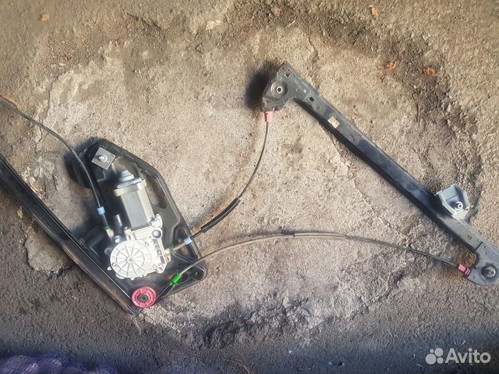 На BMW 7 e38 стеклоподемник электрический