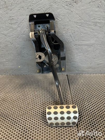 Педаль тормоза левая Mercedes-Benz Sl500 230.475 M