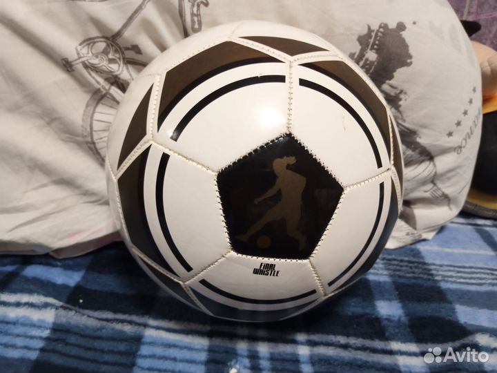 Футбольный мяч