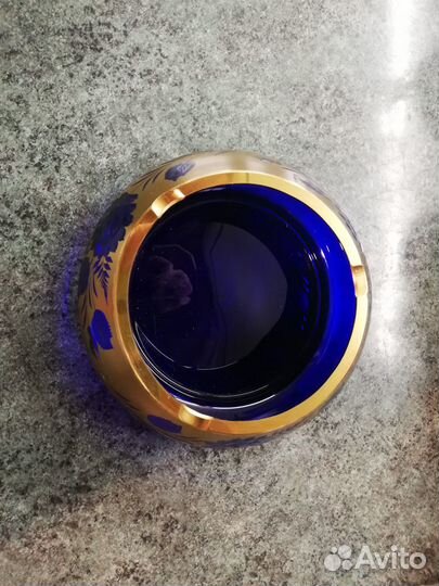 Пепельница из богемского стекла с золотом